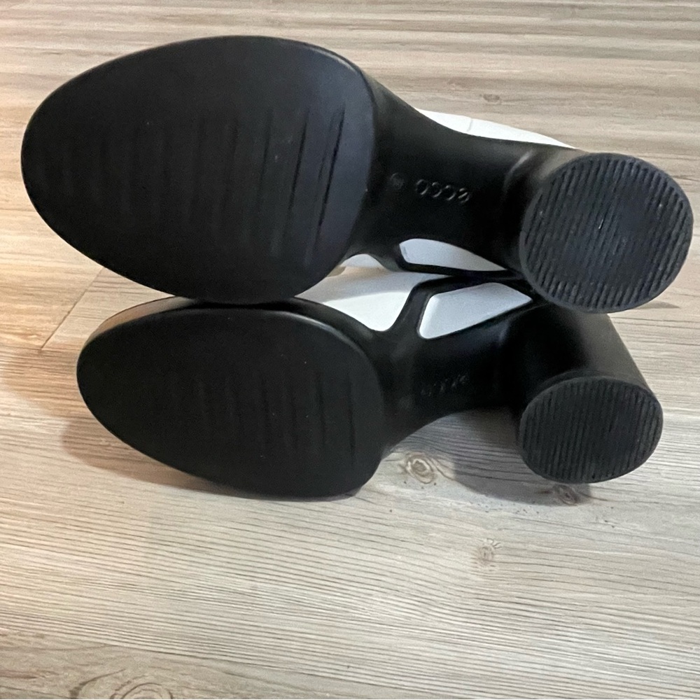 Ecco White and Black Ankle Boots - Picture 10 of 15